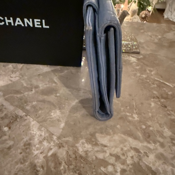 Chanel Matelasse bifold wallet in dusty blue leather - Picture 5 of 14